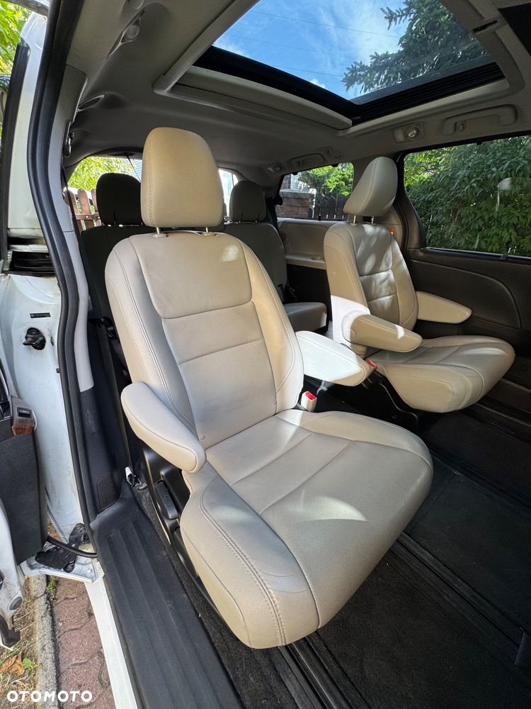 Toyota Sienna - 11