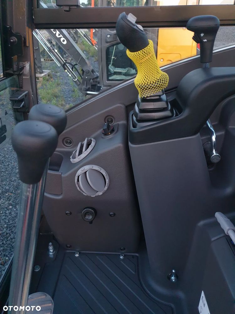 Volvo ECR25D NOWA DOSTĘPNA OD RĘKI, SZYBKOZŁĄCZE, DŁUGIE RAMIĘ, OBRÓT W OBRYSIE - 35