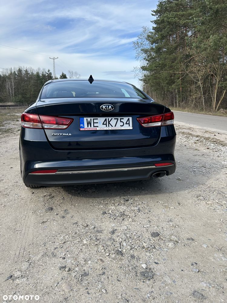 Kia Optima 2.0 M - 11