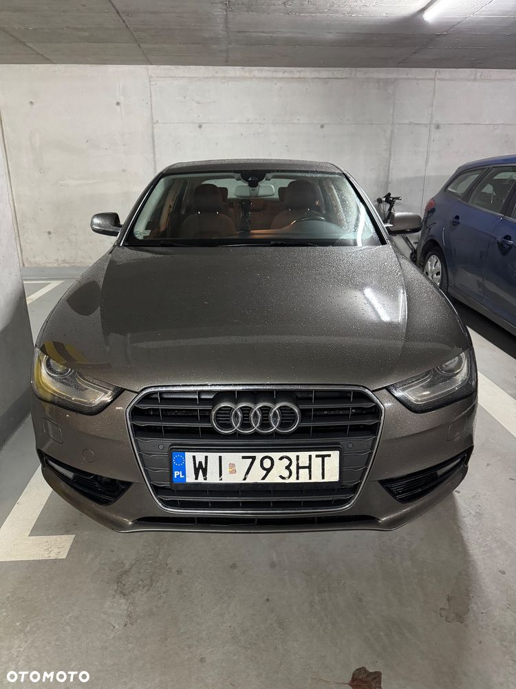 Audi A4 Limousine - 1