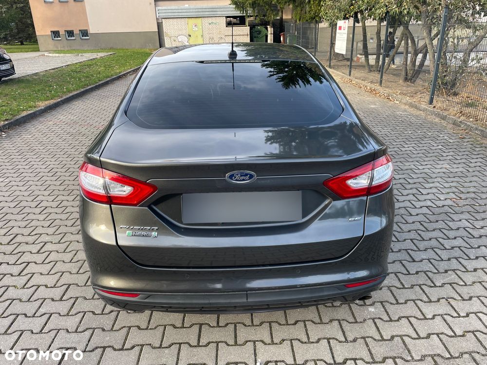 Ford Fusion - 12
