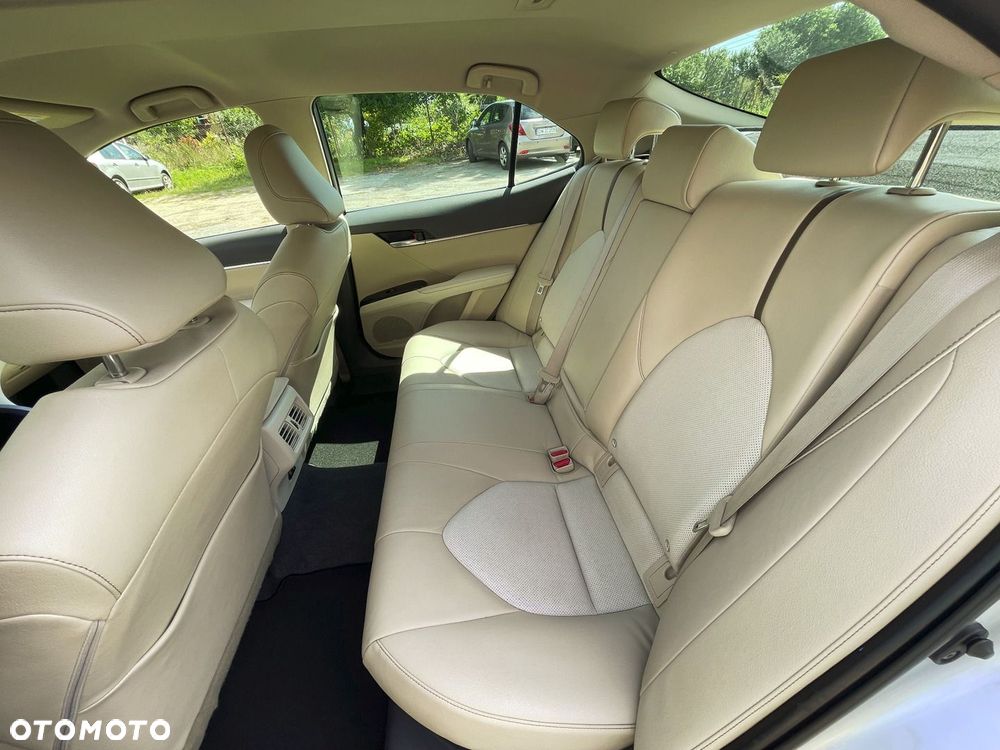 Toyota Camry 2.5 Hybrid Executive CVT - 10