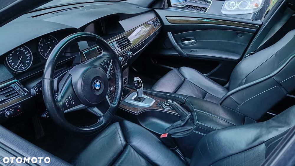 BMW Seria 5 540i - 23