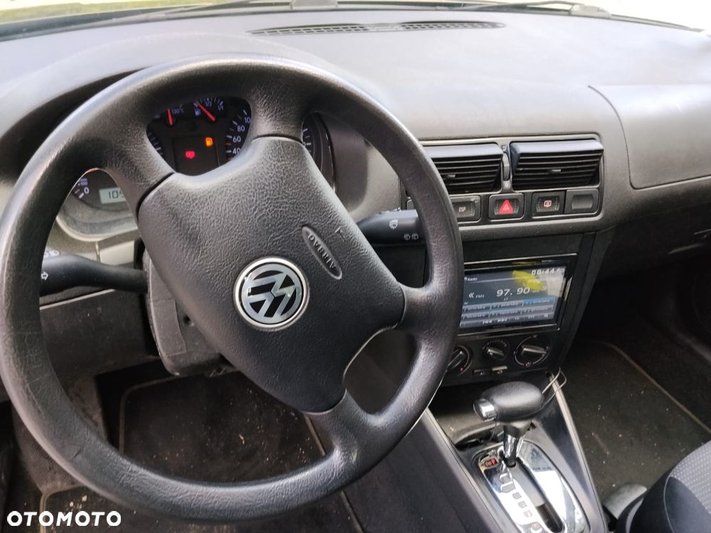 Volkswagen Golf - 8
