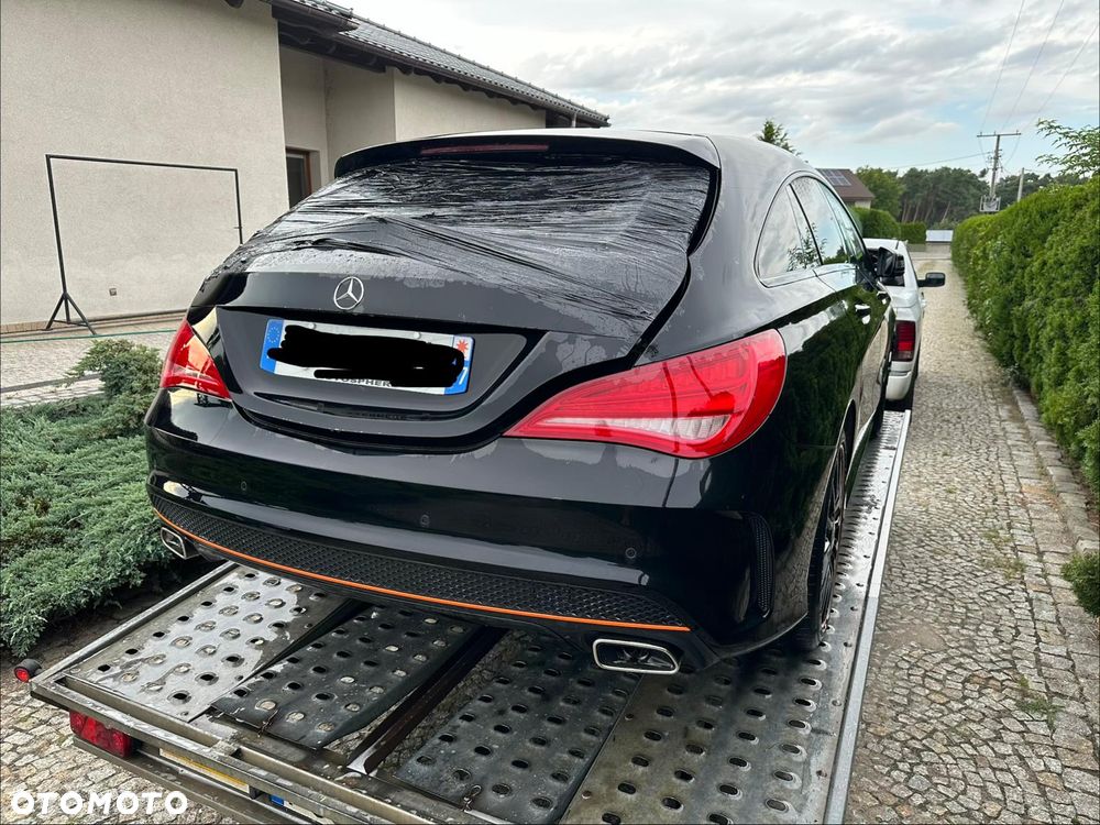 Mercedes-Benz CLA 200 7G-DCT Orange Art Edition - 3