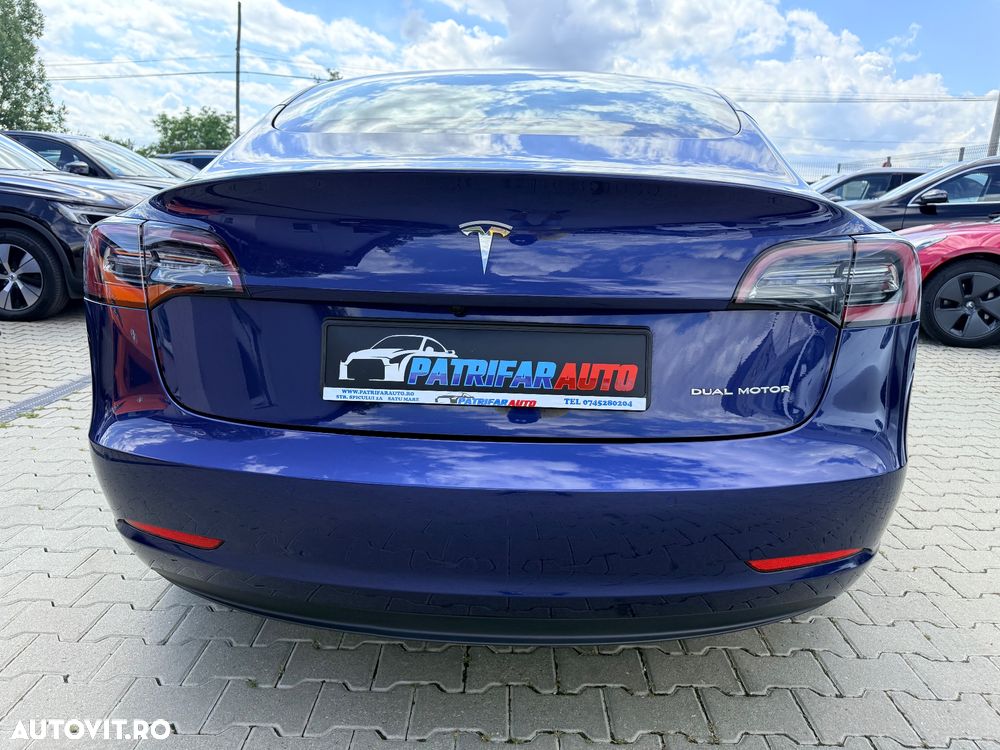 Tesla Model 3 - 4