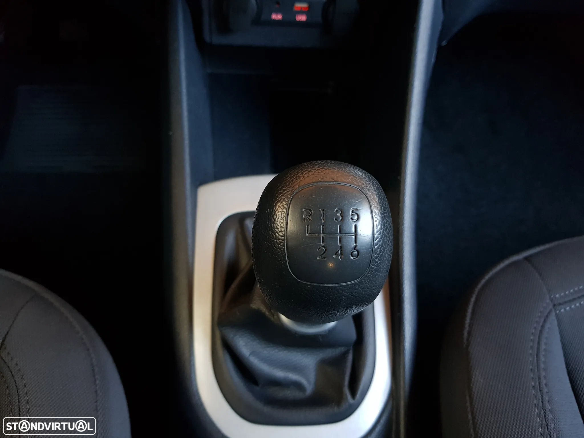 Kia Rio 1.1 CRDi TX ISG - 24