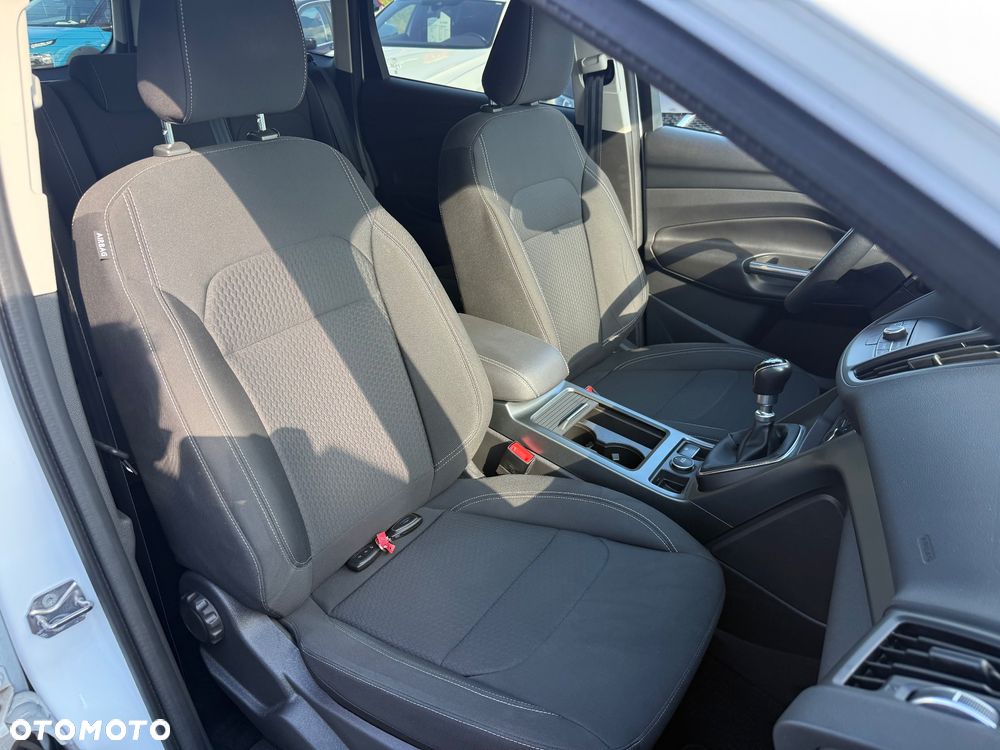 Ford Kuga - 25