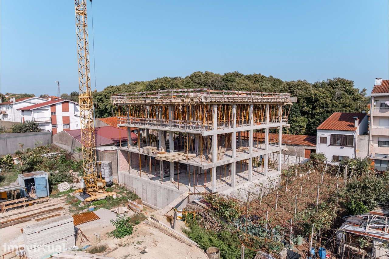 Apartamento T2, NOVO, c/ logradouro e garagem - Grande imagem: 5/25