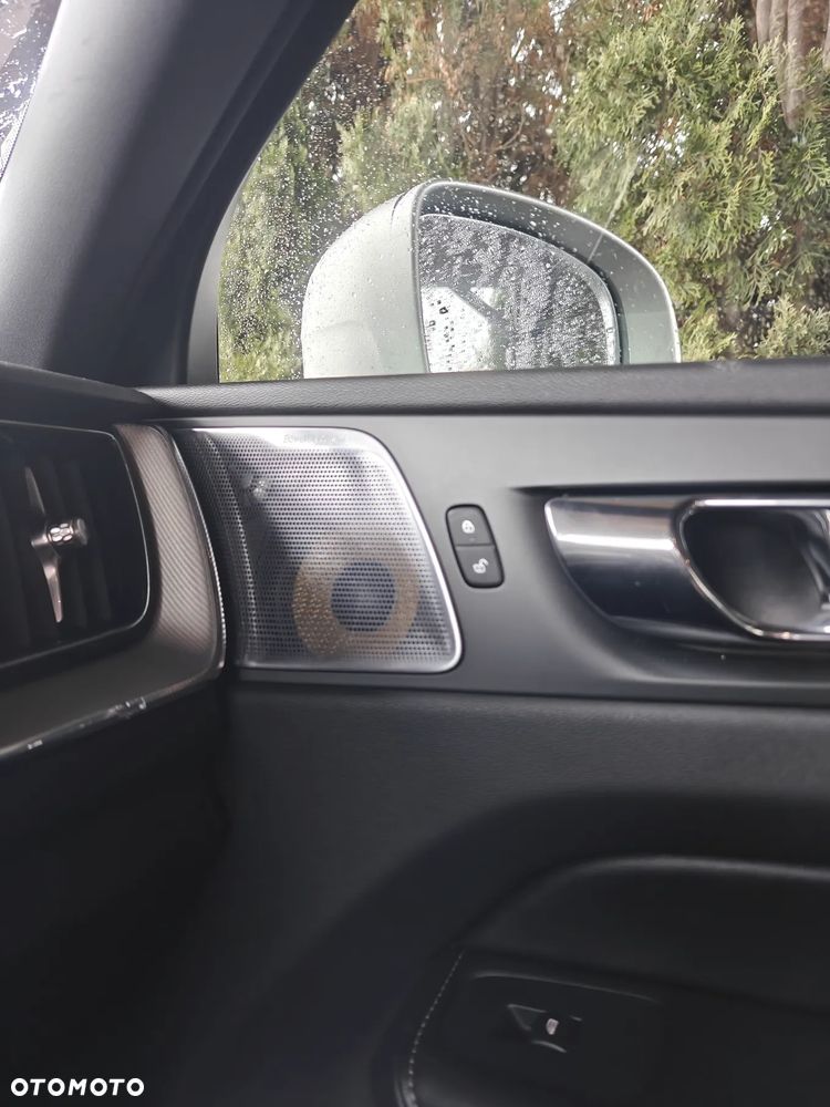 Volvo XC 60 D5 AWD R-Design - 8