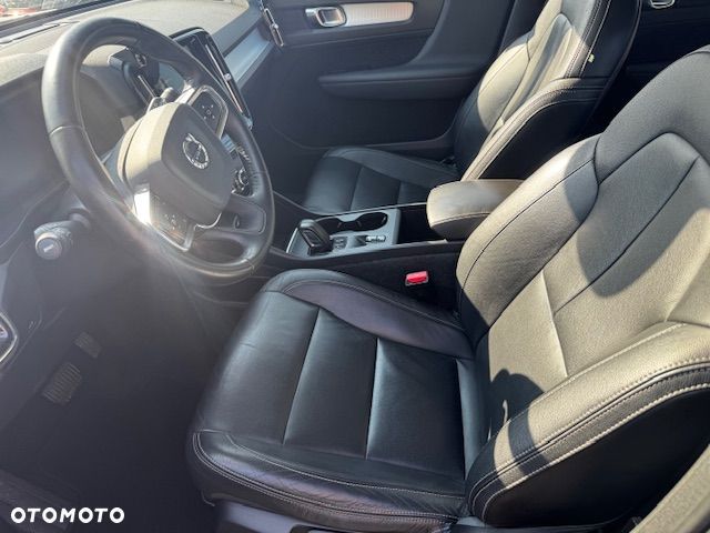 Volvo XC 40 D4 AWD Geartronic Momentum - 26