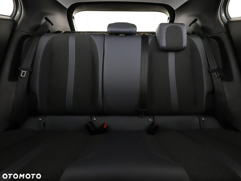 Peugeot 2008 1.2 PureTech Allure S&S - 19