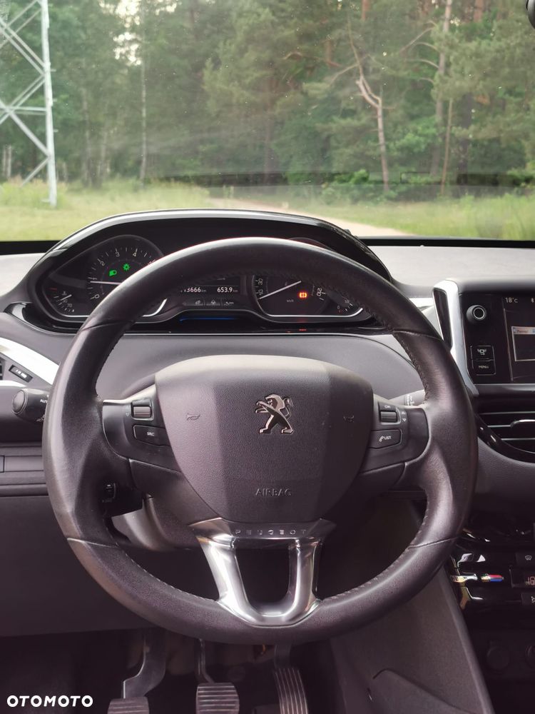 Peugeot 208 - 18