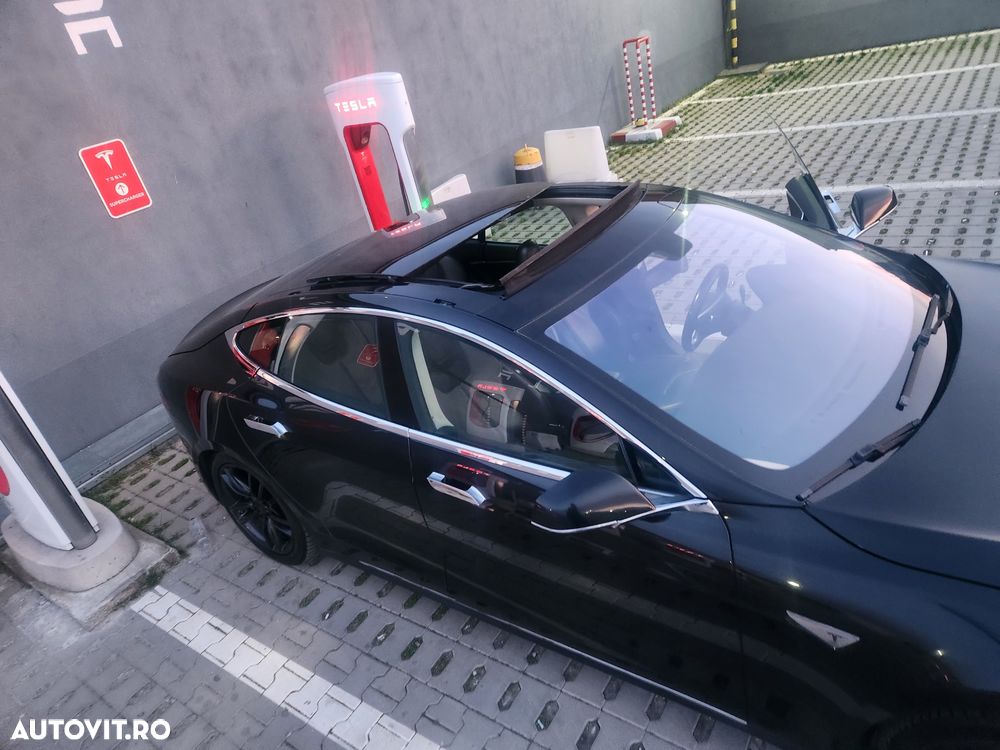 Tesla Model S - 5