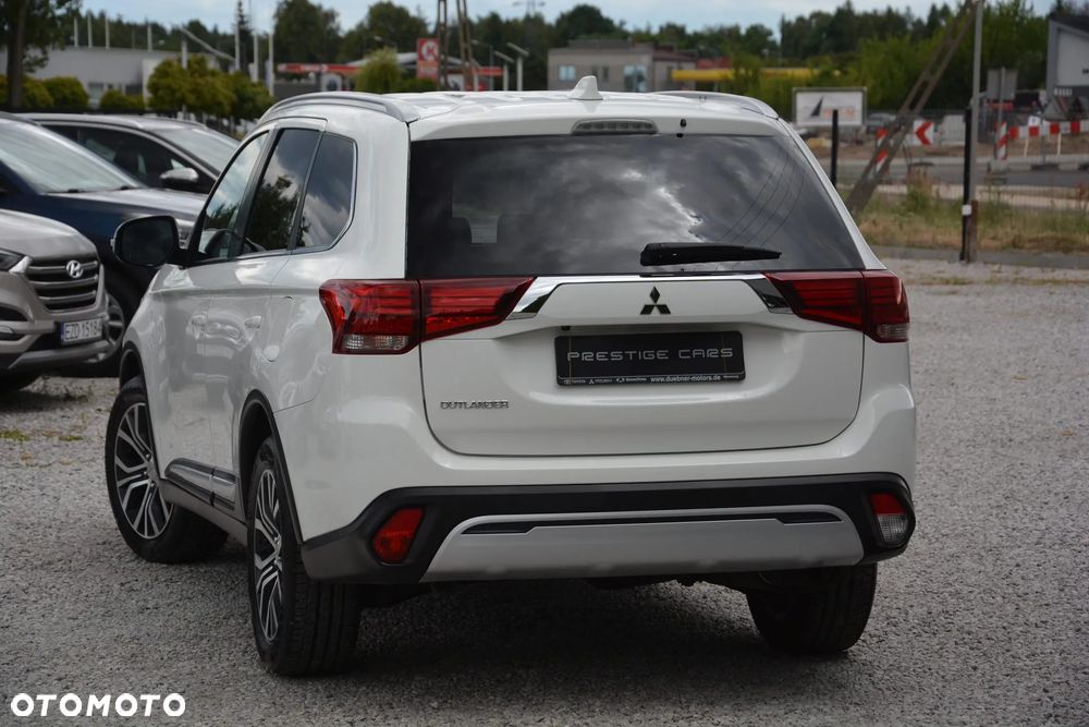 Mitsubishi Outlander - 12
