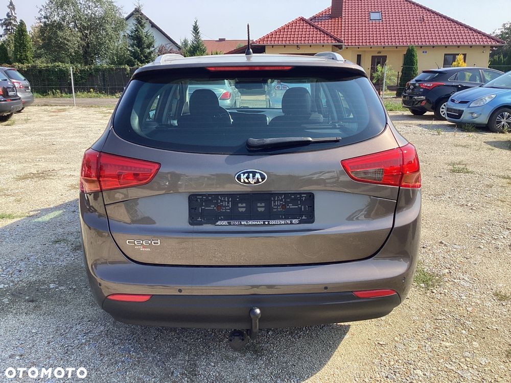 Kia Ceed 1.6 GDI Dream Team Edition - 4