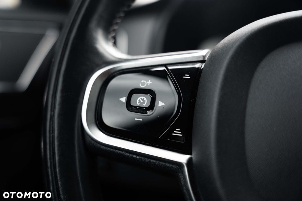 Volvo XC 90 T6 AWD Momentum - 32