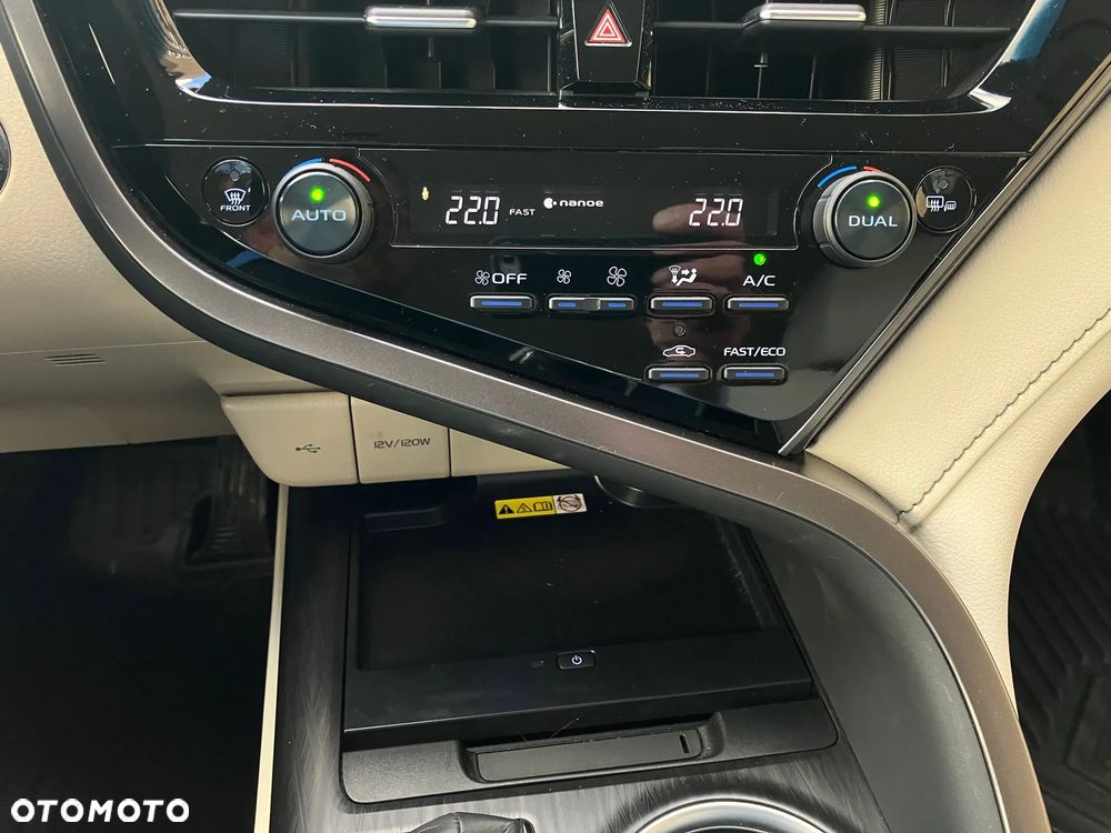 Toyota Camry 2.5 Hybrid Executive CVT - 28