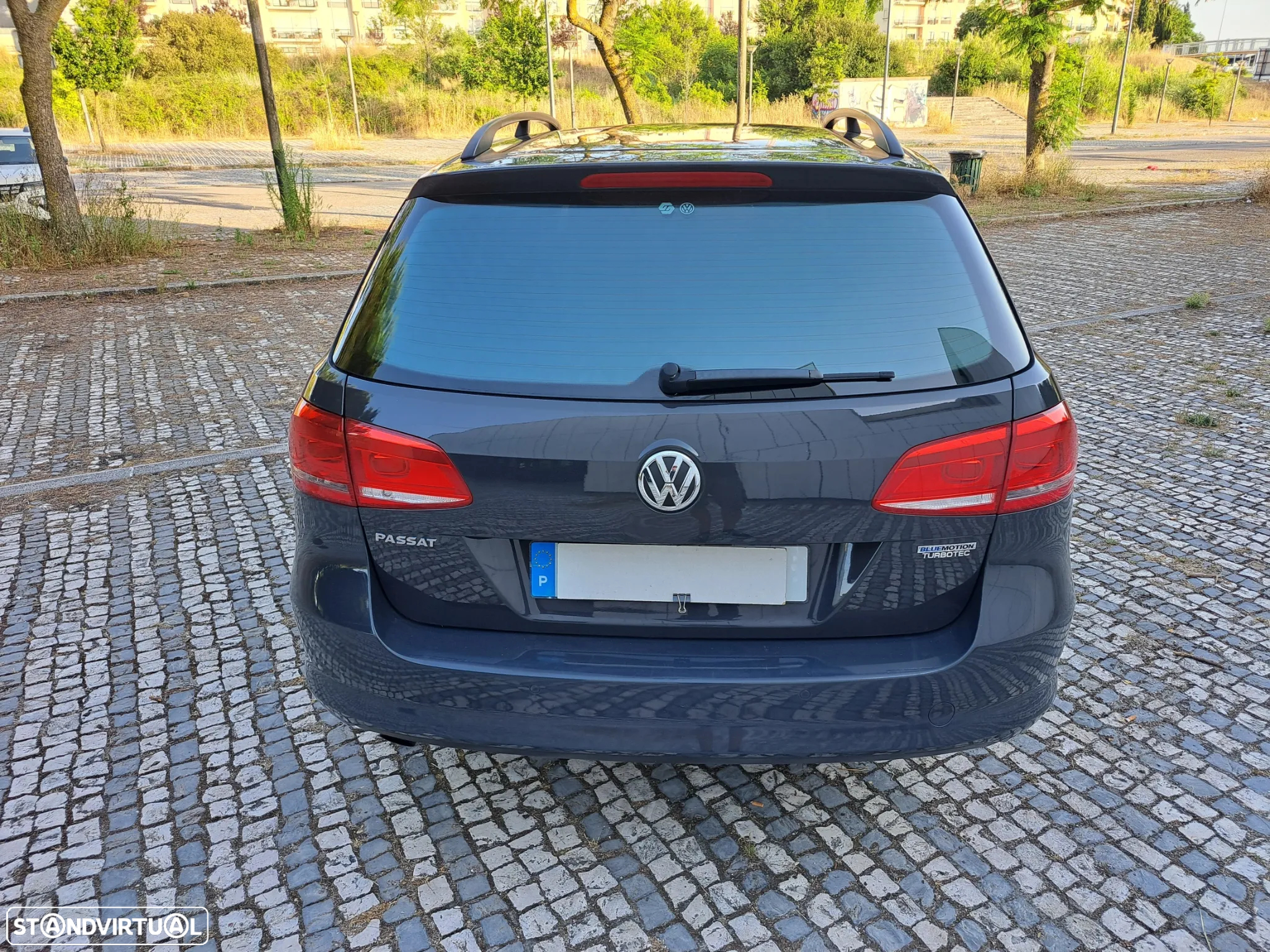 VW Passat Variant 1.6 TDI BlueMotion - 13