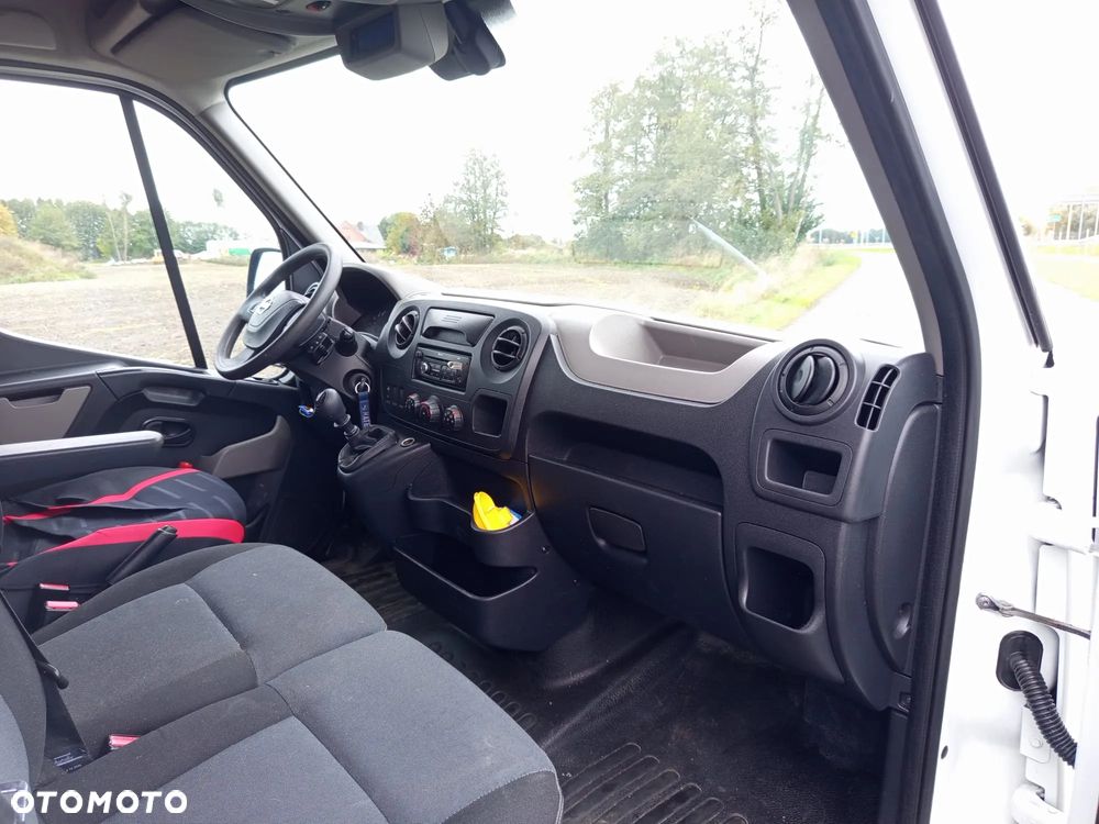 Nissan NV400 - 21