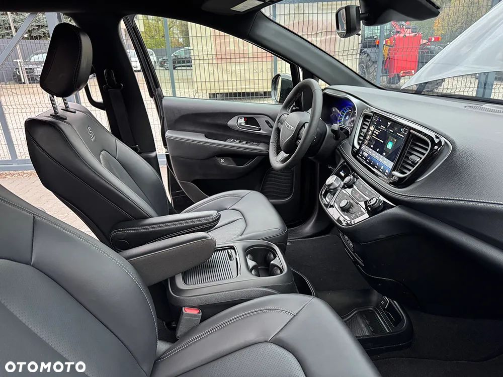 Chrysler Pacifica - 9