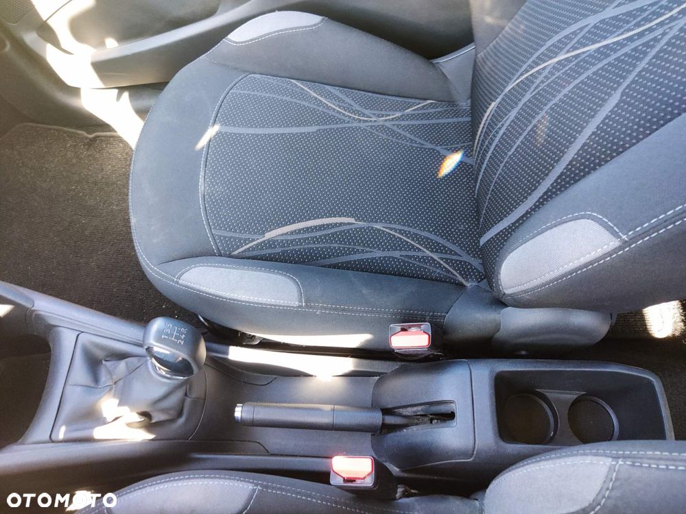 Peugeot 208 - 22