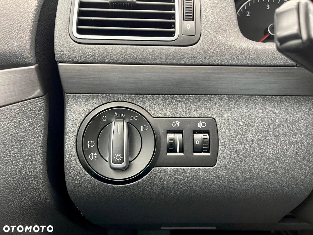 Volkswagen Touran 2.0 TDI DSG Highline - 33