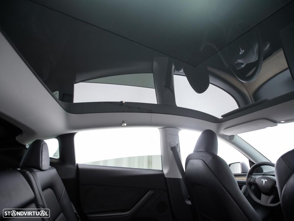 Tesla Model Y Long Range Dual Motor AWD - 14