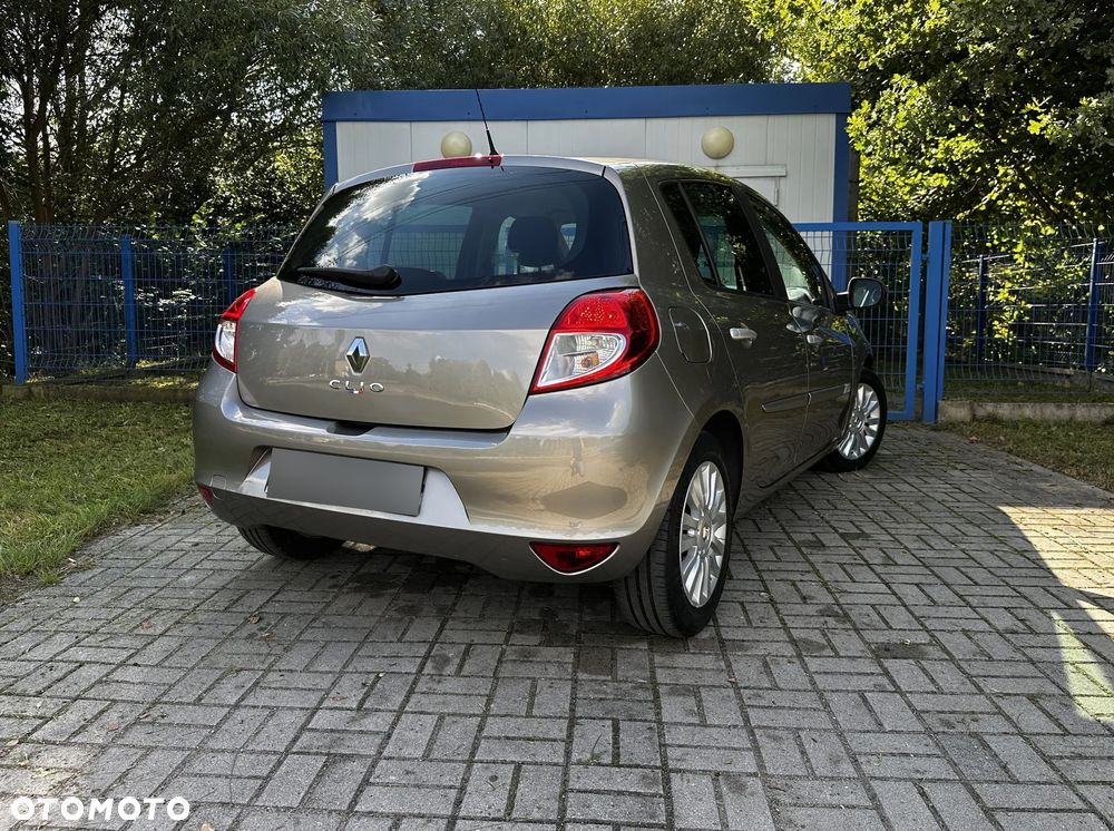 Renault Clio 1.2 16V 75 Expression - 6