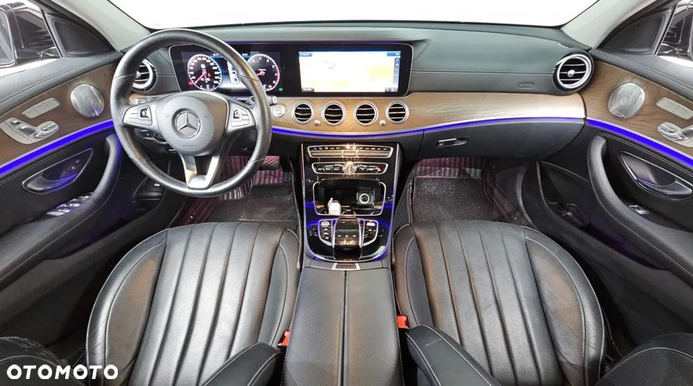 Mercedes-Benz Klasa E 300 9G-TRONIC Exclusive - 3