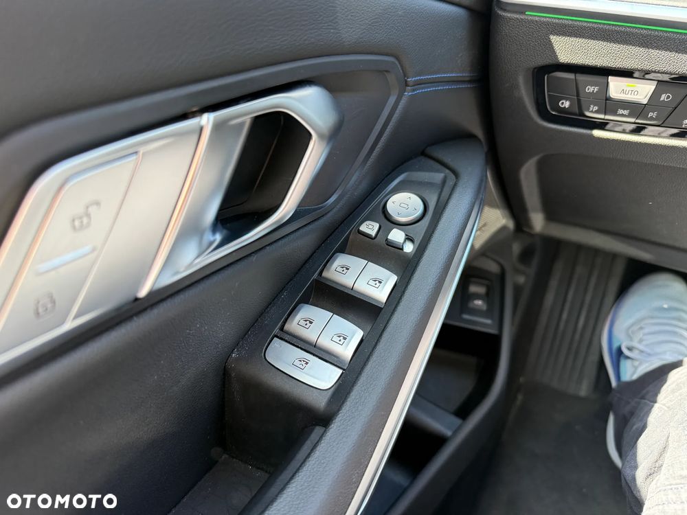 BMW Seria 3 320d xDrive M Sport sport - 38