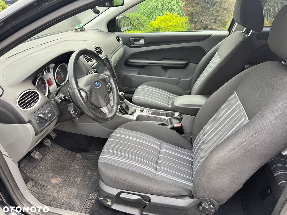 Ford Focus 1.6 16V Trend - 25