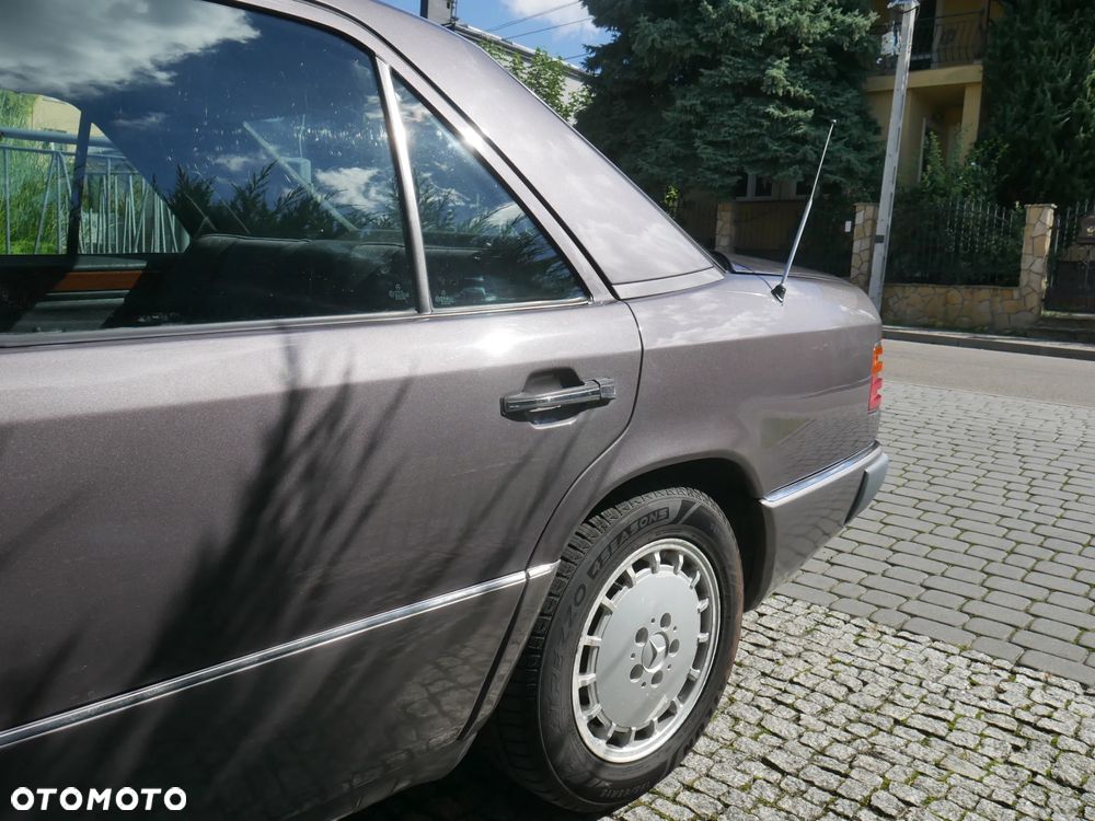 Mercedes-Benz W124 (1984-1993) - 22
