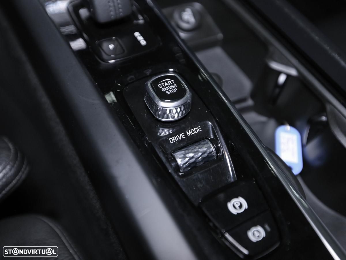 Volvo XC 60 2.0 T8 PHEV Momentum AWD - 23