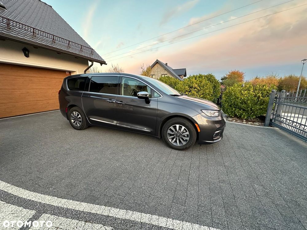 Chrysler Pacifica - 2