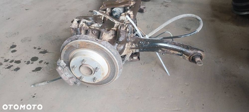 KOMPLETNE ZAWIESZENIE BELKA SANKI TYŁ WAHACZE HAMULCE MAZDA 3 I BK HB 5D - 6