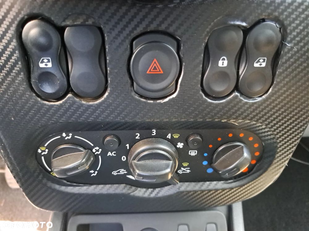 Dacia Duster 1.6 16V 105 4x2 Laureate - 17