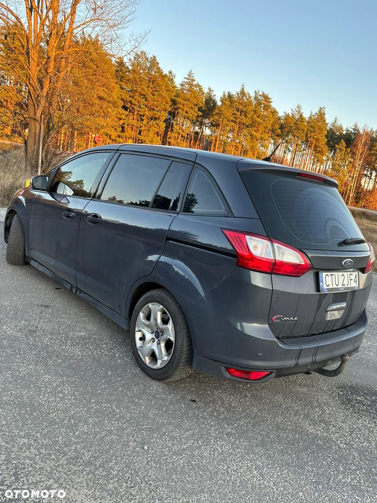Ford Grand C-MAX - 11