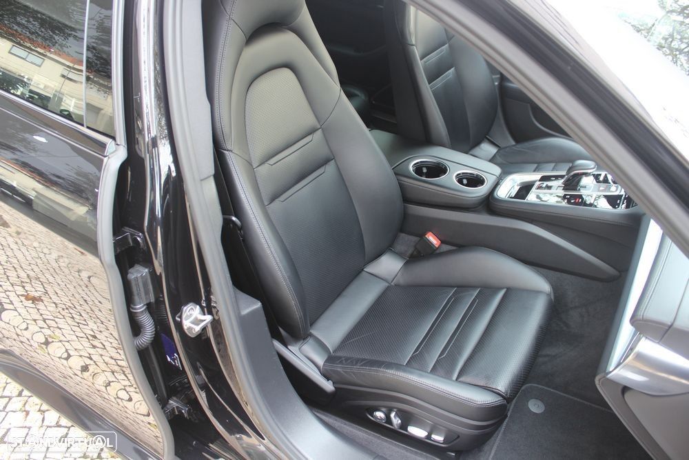 Porsche Panamera Sport Turismo 4 E-Hybrid - 31