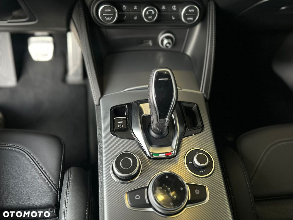 Alfa Romeo Stelvio 2.0 Turbo Veloce Q4 - 11