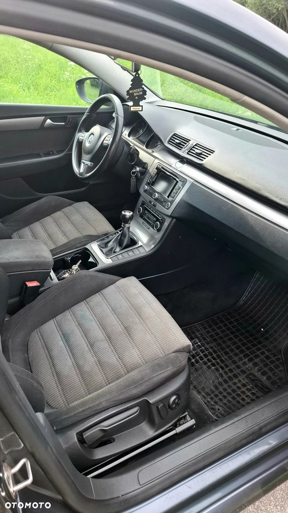 Volkswagen Passat 2.0 TDI Comfortline - 14