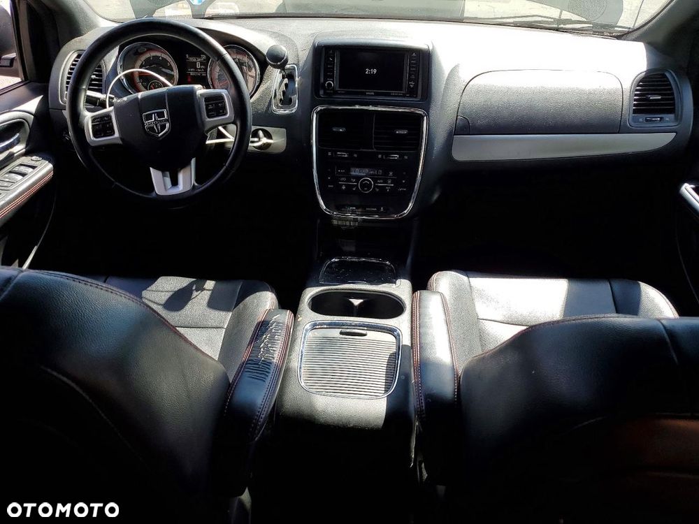 Dodge Grand Caravan - 8