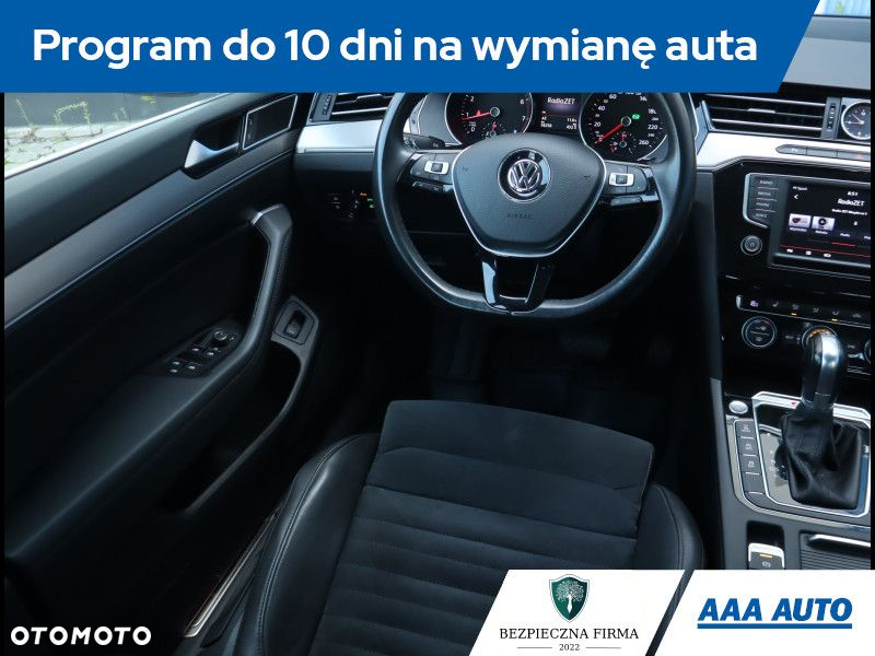 Volkswagen Passat - 8