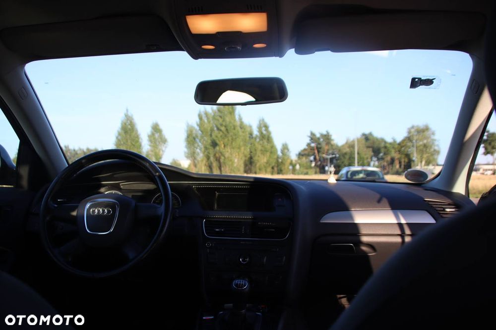 Audi A4 Limousine - 11