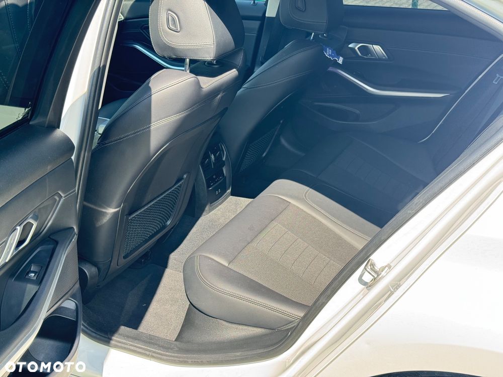 BMW Seria 3 320d - 17