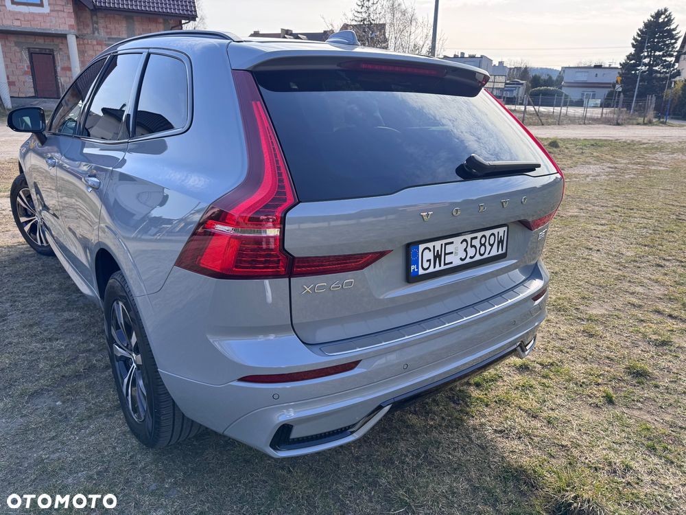 Volvo XC 60 B5 B AWD Ultimate Dark - 4