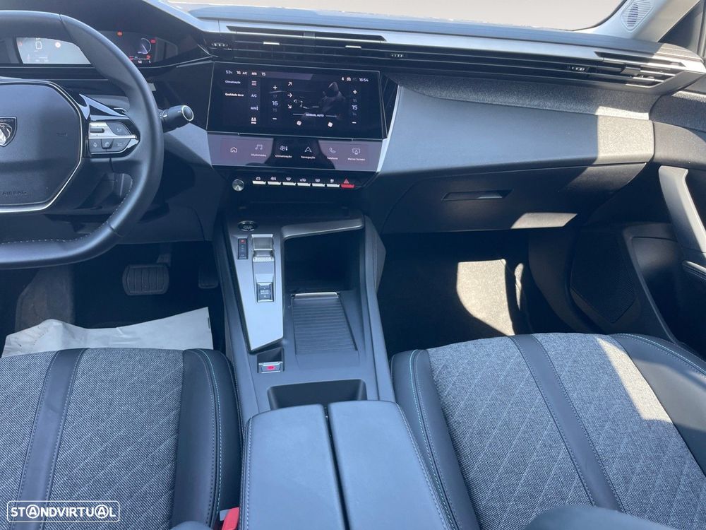 Peugeot 408 1.2 PureTech Allure EAT8 - 11