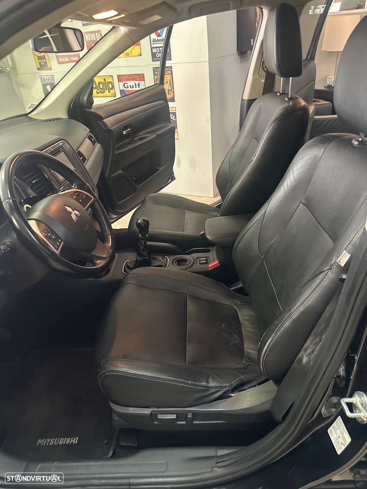 Mitsubishi Outlander 2.2 DI-D Instyle Navi Black Edition - 27