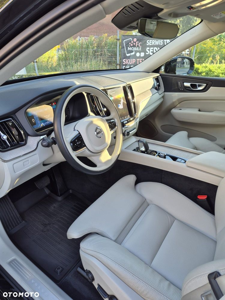 Volvo XC 60 B4 B Plus Dark - 11