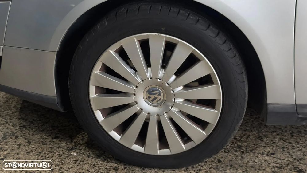 VW Passat Variant 2.0 TDI Highline - 25